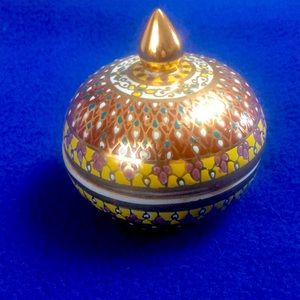 Thai porcelain benjarong pottery gold leaf & handpainted decorative pot w a lid